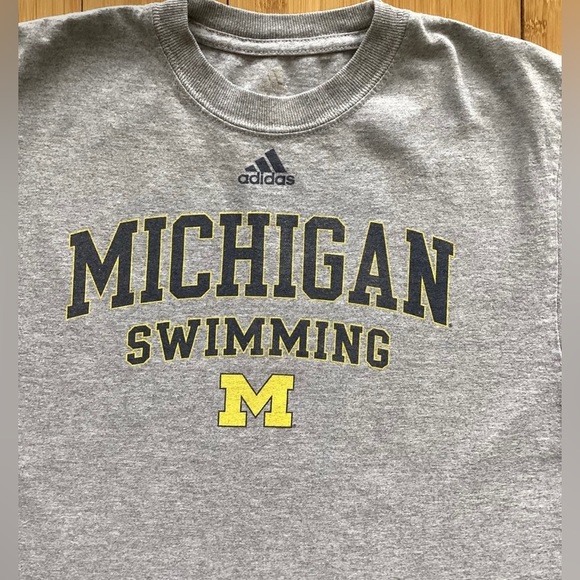 University of Michigan swimming t-shirt - Picture 2 of 4